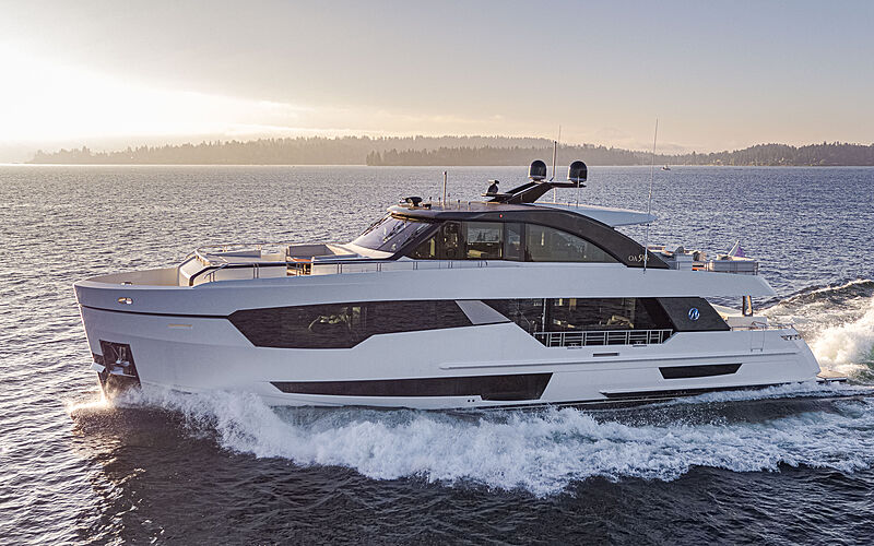 28 Meter Revolution yacht cruising