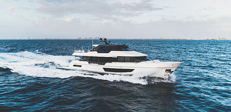 32 Meter Legend yacht cruising