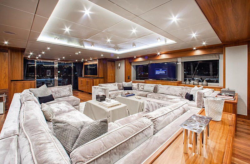 Marin yacht main saloon