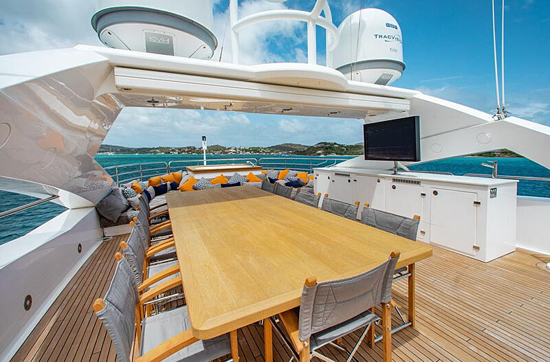 Marin yacht sundeck