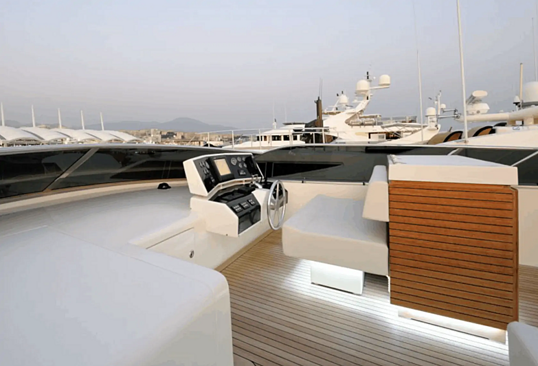 Liberata yacht flybridge
