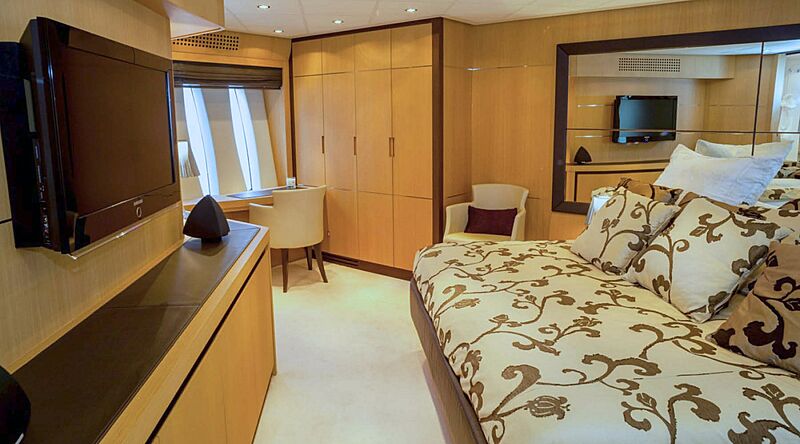 A&O yacht saloon