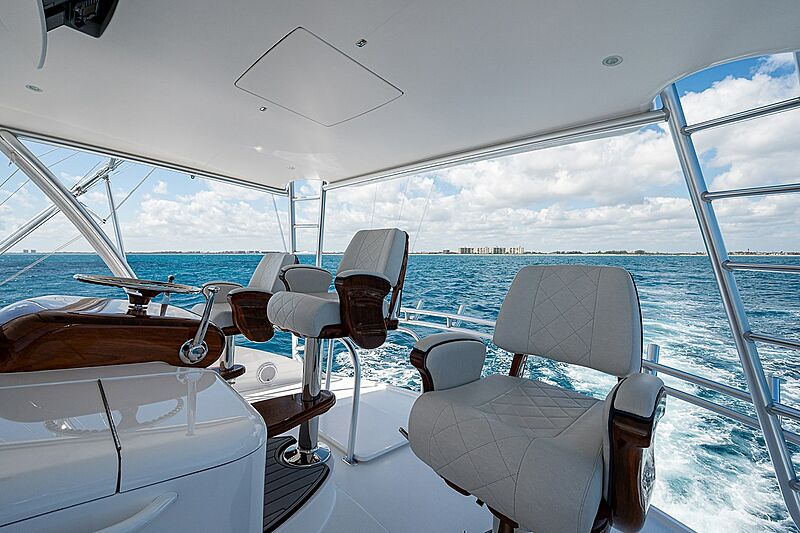 Ghost yacht flybridge