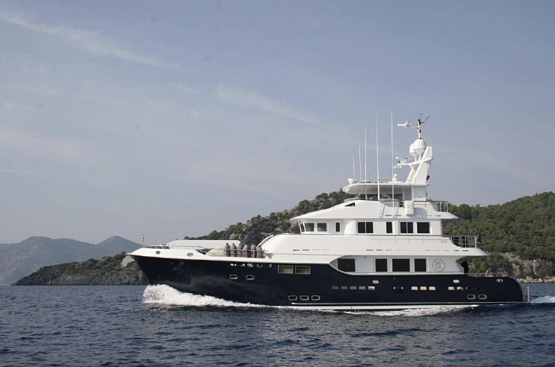 Sol & Sons yacht cruising