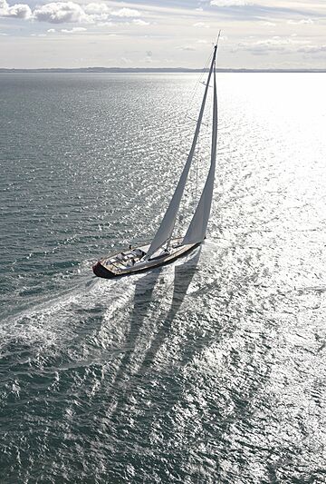 Imagine D yacht cruising