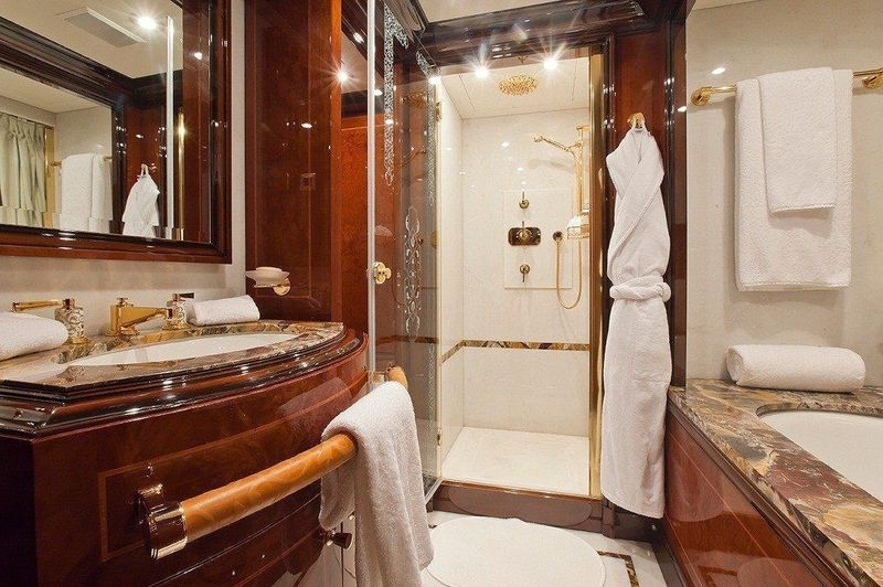 Ulysses guests's bathroom