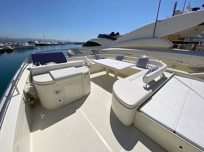 Andalus yacht flybridge