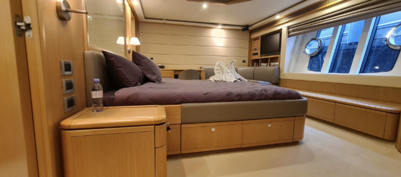Goneedays III yacht stateroom