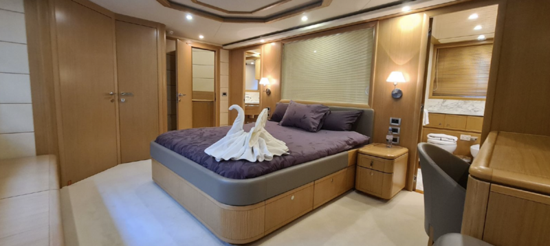 Goneedays III yacht stateroom