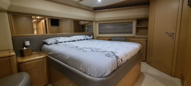 Goneedays III yacht stateroom