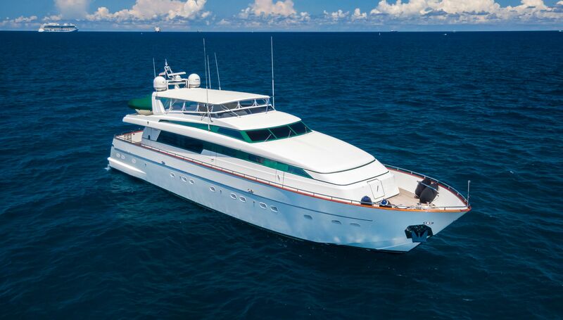 Cariloy yacht anchored