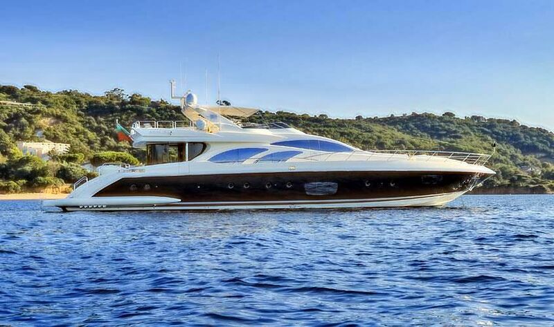 Leonardo yacht anchored