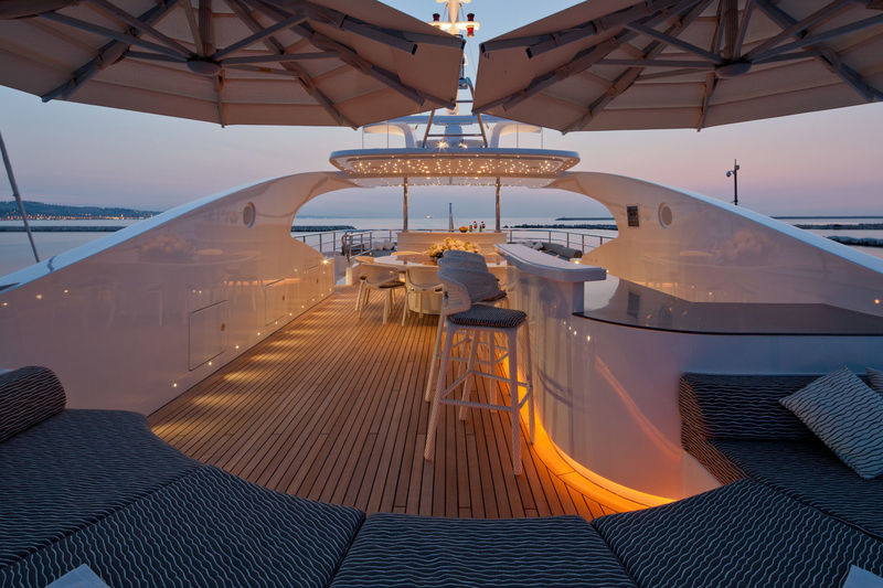 Aziza sundeck