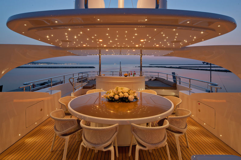 Aziza sundeck