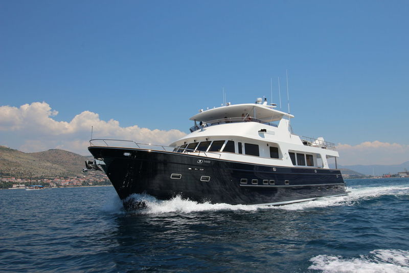 Outer Reef 800 Vanatu cruising