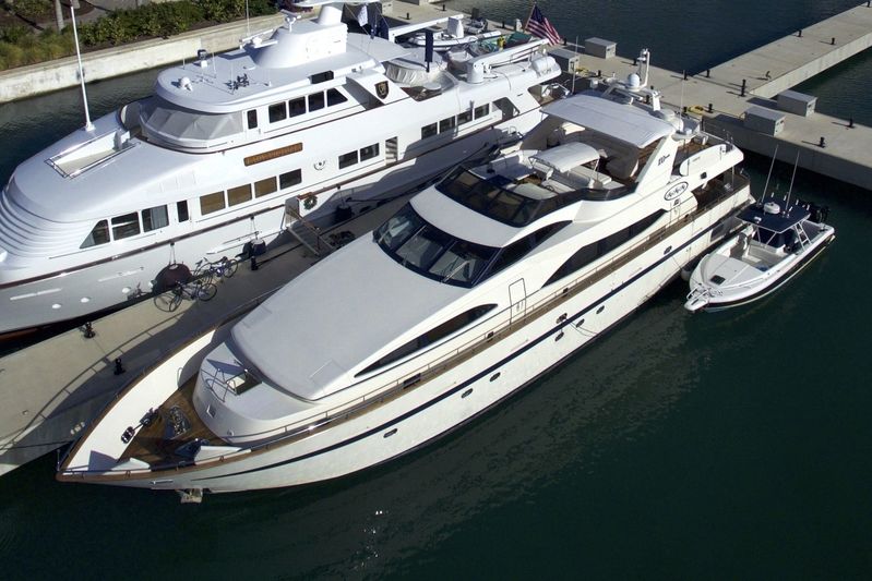 Azimut 100 Jumbo My My My in Christophe Harbour