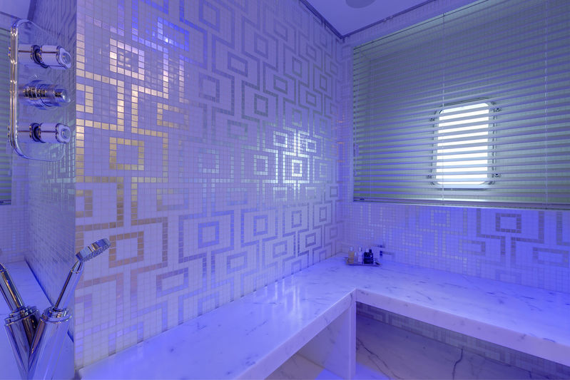 Moonraker master's bathroom