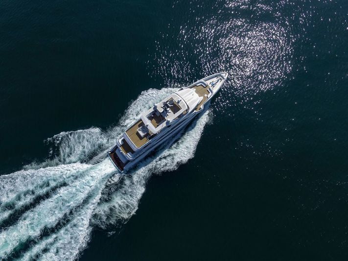 Majesty 140#1 cruising