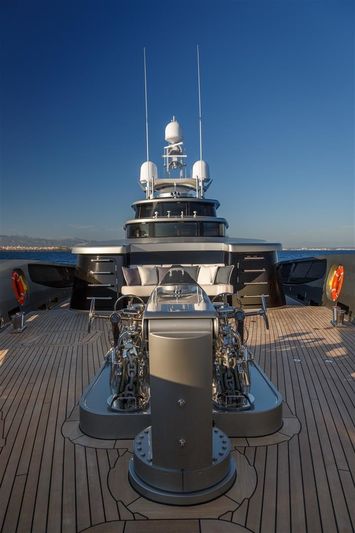Kiss exterior detail