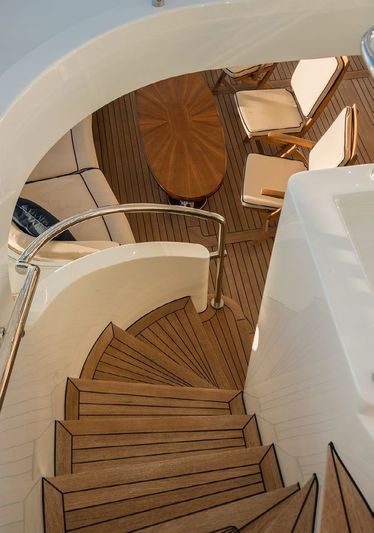 Albatross by Benetti deck