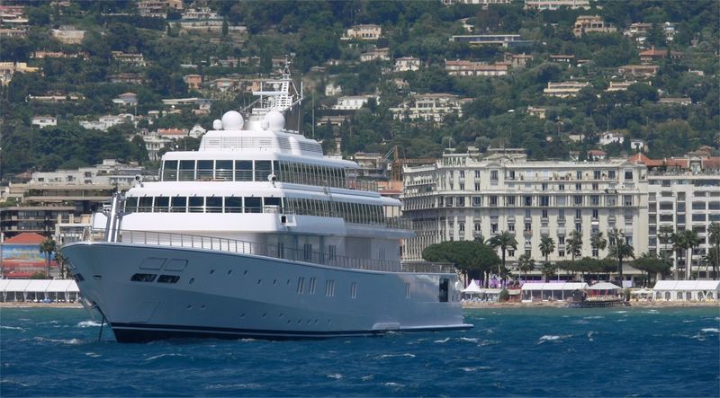 Rising Sun off Cannes in 2006