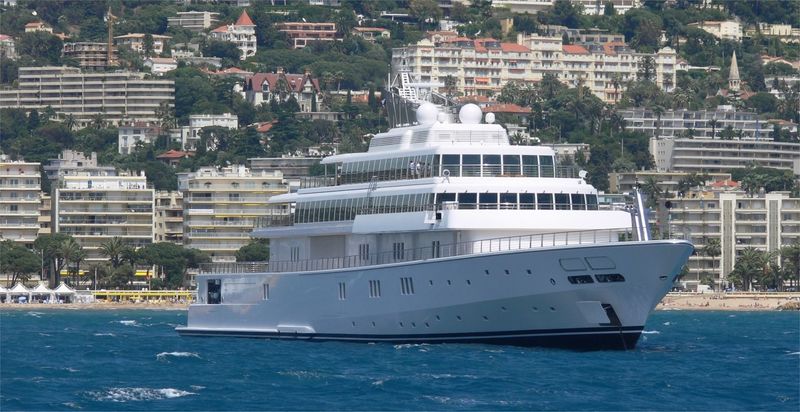 Rising Sun off Cannes in 2006