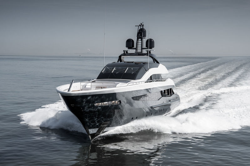 Heesen Irisha on seatrials