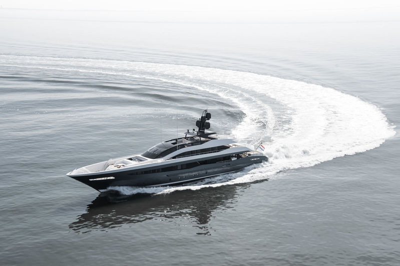 Heesen Irisha on seatrials