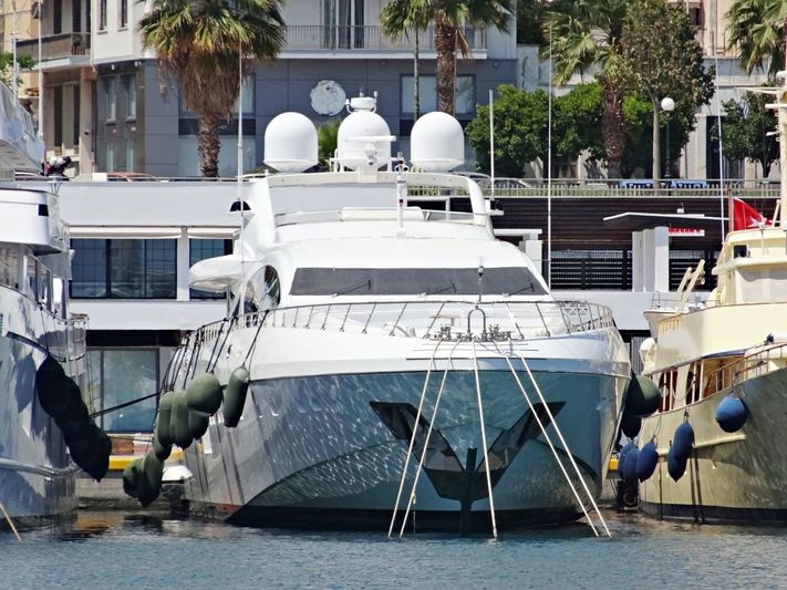Al Mirqab III in Zeas Marina