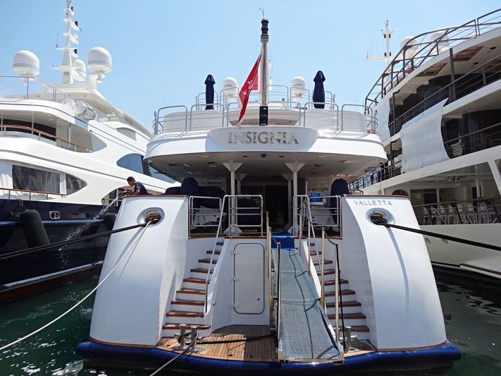 Insignia in Zeas Marina
