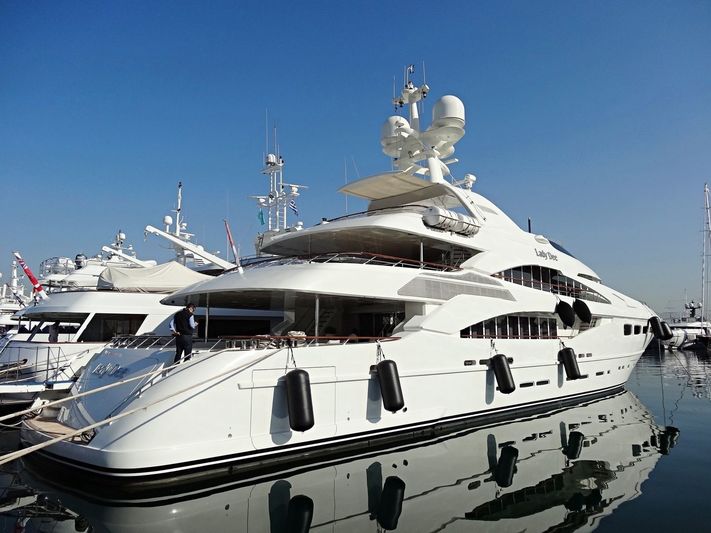 Lady Dee in Flisvos Marina