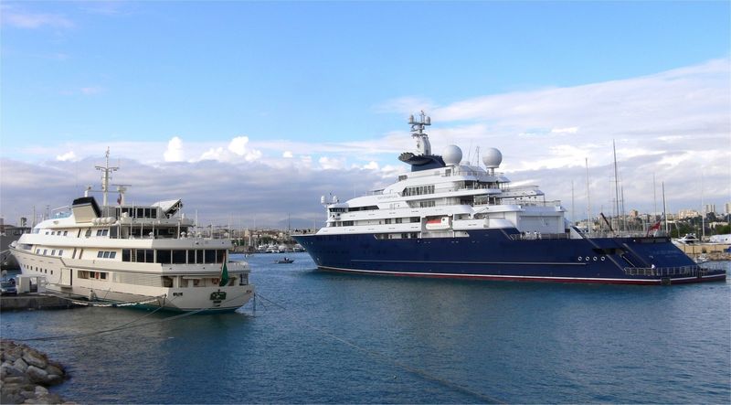 Kingdom 5KR and Octopus in Antibes