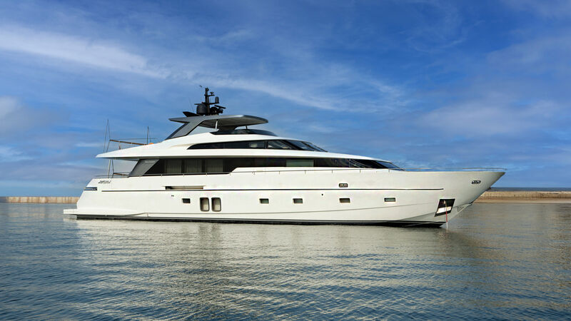 29m Sanlorenzo motor yacht Lady AB for sale