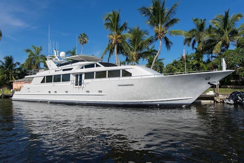 Sweet T by Broward Marine