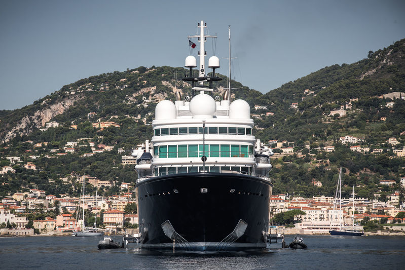 mega yacht le grand bleu