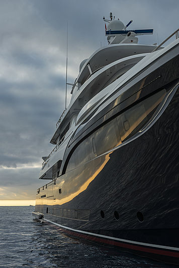 Stella di Mare anchored