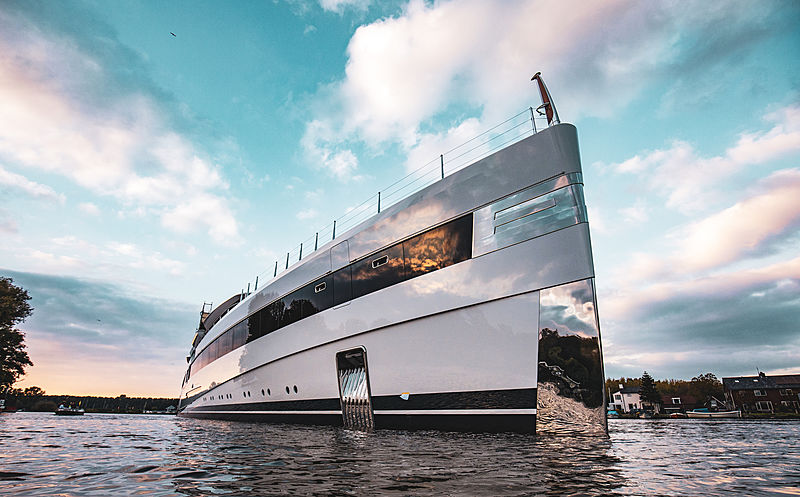 Feadship motor yacht Project 814 launch