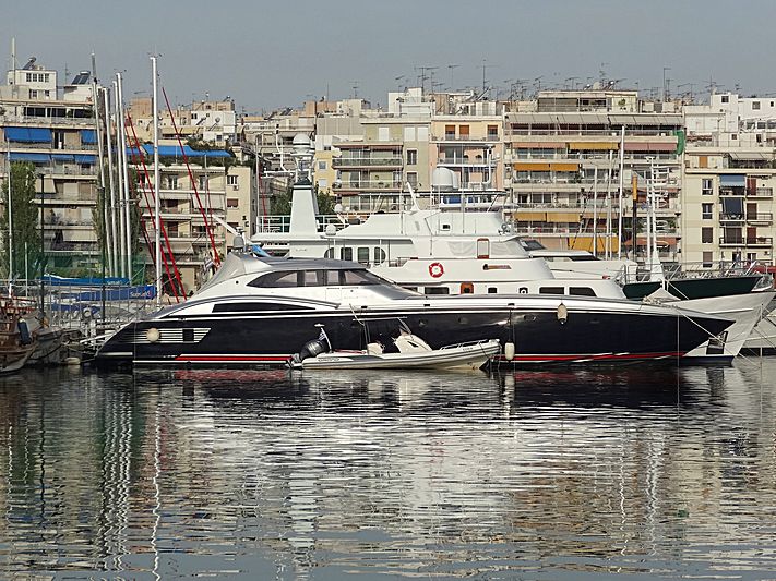 Oceanos in Piraeus