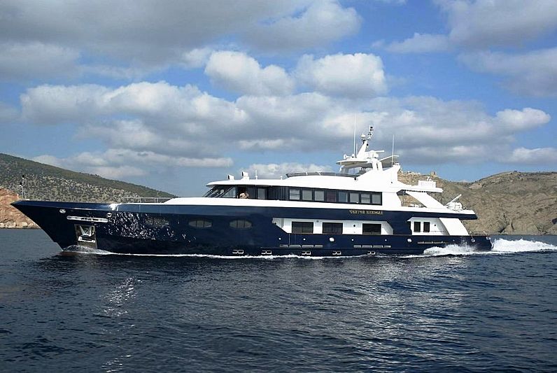 Svyatoy Nikolay yacht cruising