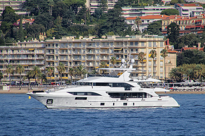 Perla yacht in Cannes
