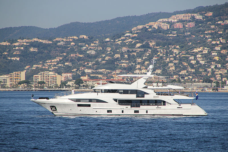 Perla yacht in Cannes