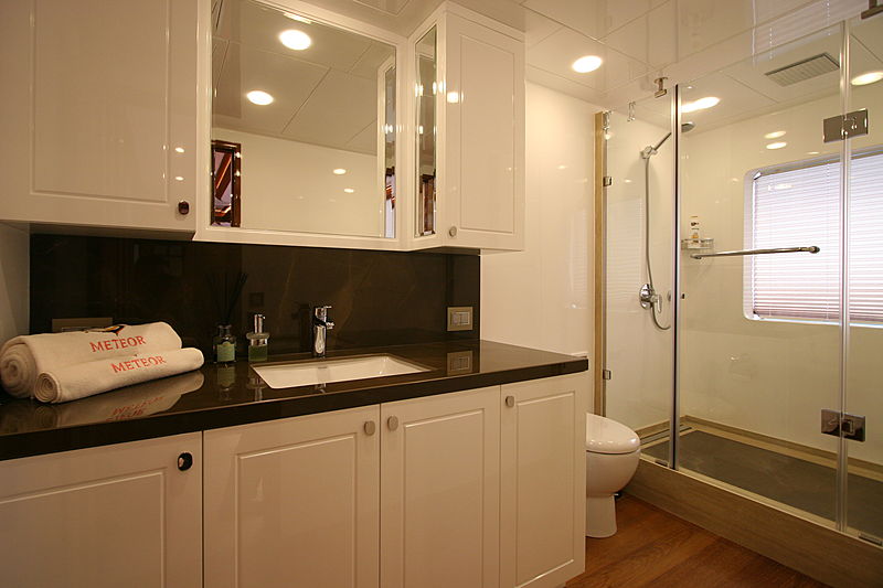 Meteor yacht bathroom