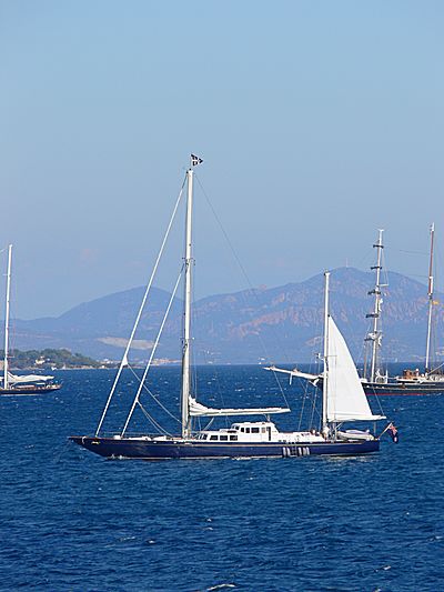 Blue Leopard yacht anchored off Saint-Tropez