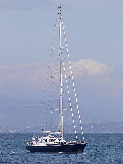 Parsial II yacht cruising off Antibes