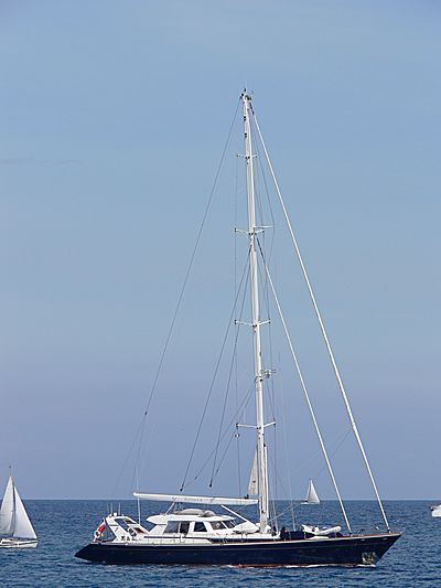 Parsial II yacht cruising off Antibes