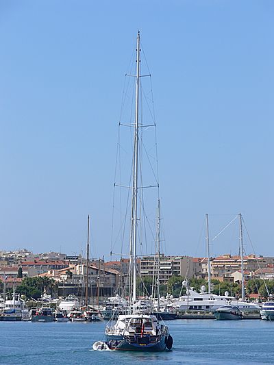 Parsifal II yacht arriving in Port Vauban