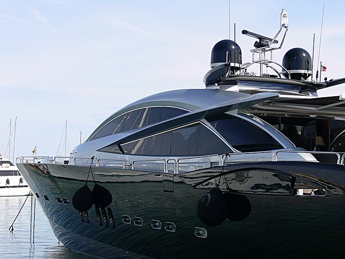 Shiver yacht in Antibes