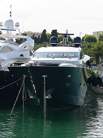 Shiver yacht in Antibes