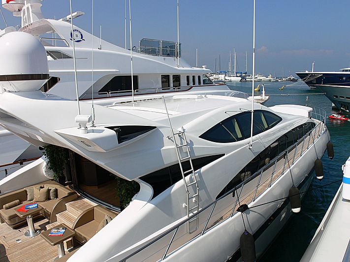 Oscar 2 yacht in Antibes