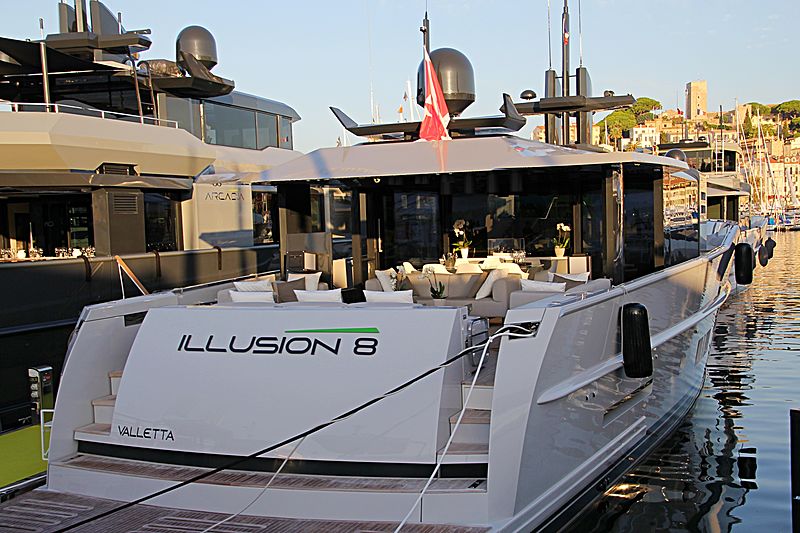 Illusion 8 yacht in Cannes
